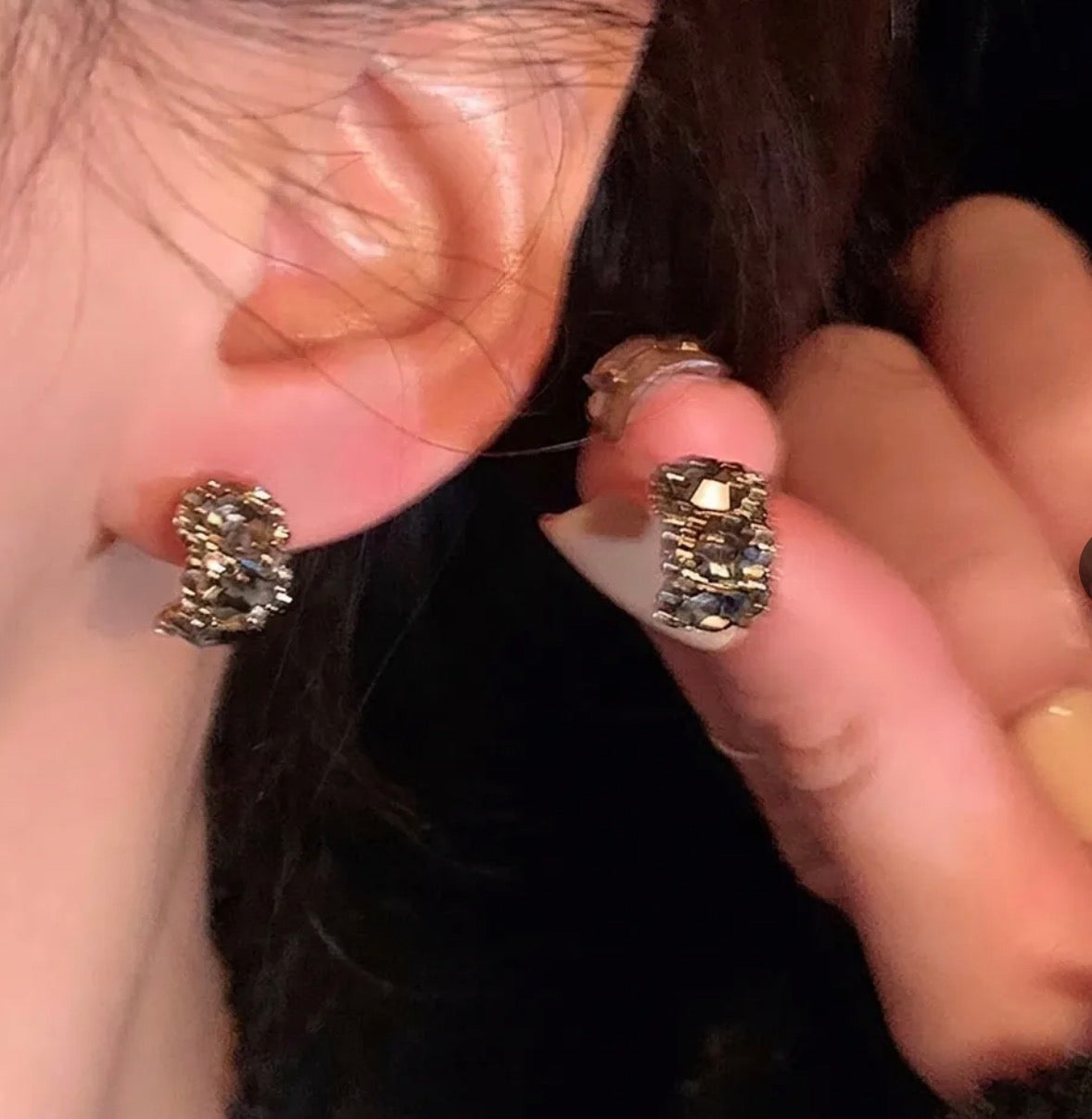 Retro Inlaid Zircon Stud C