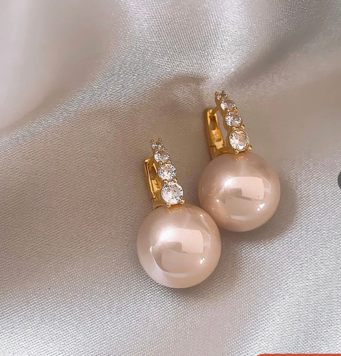 Retro Pearl Studs