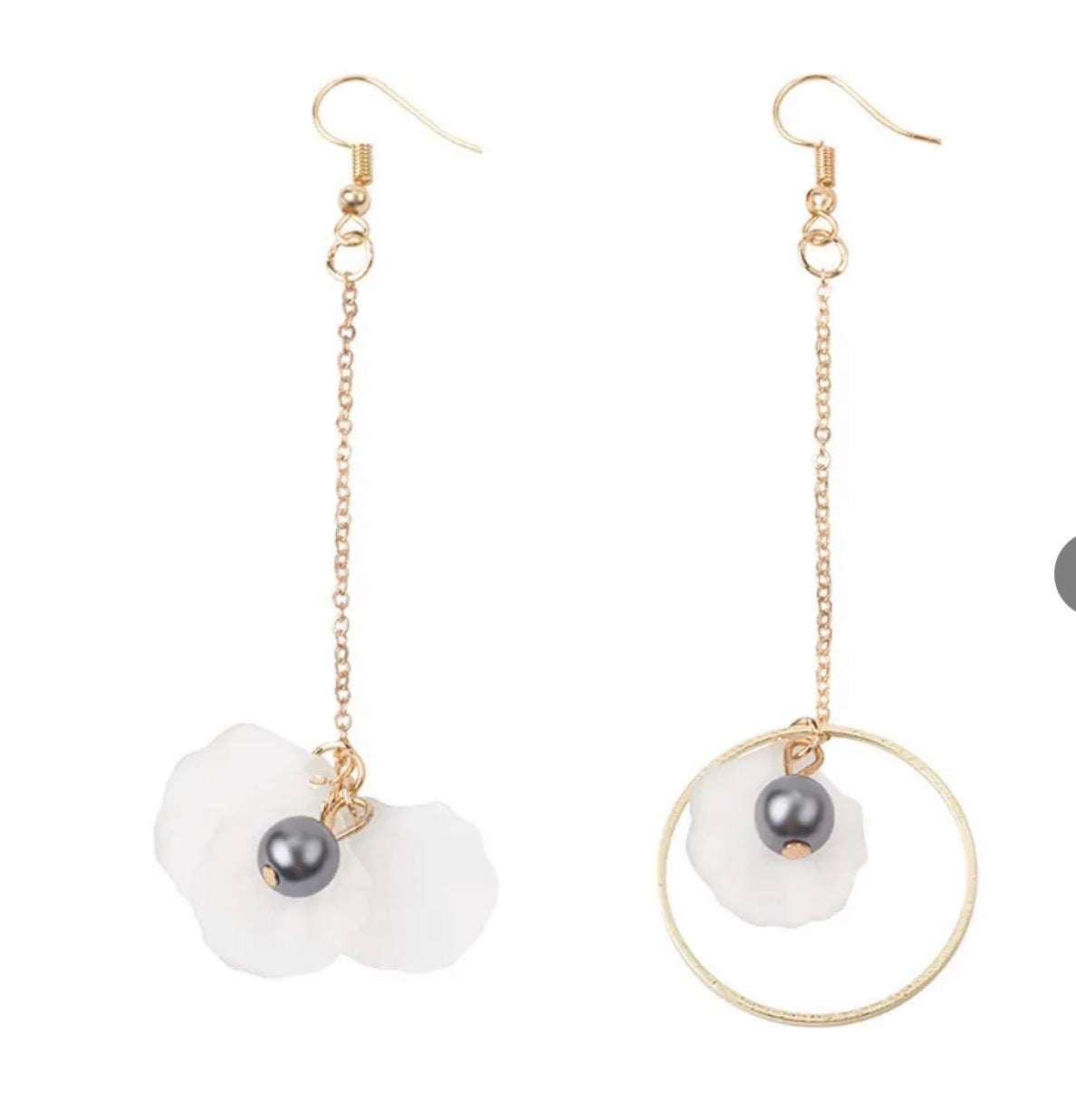 Asymmetric White Flower Pearl