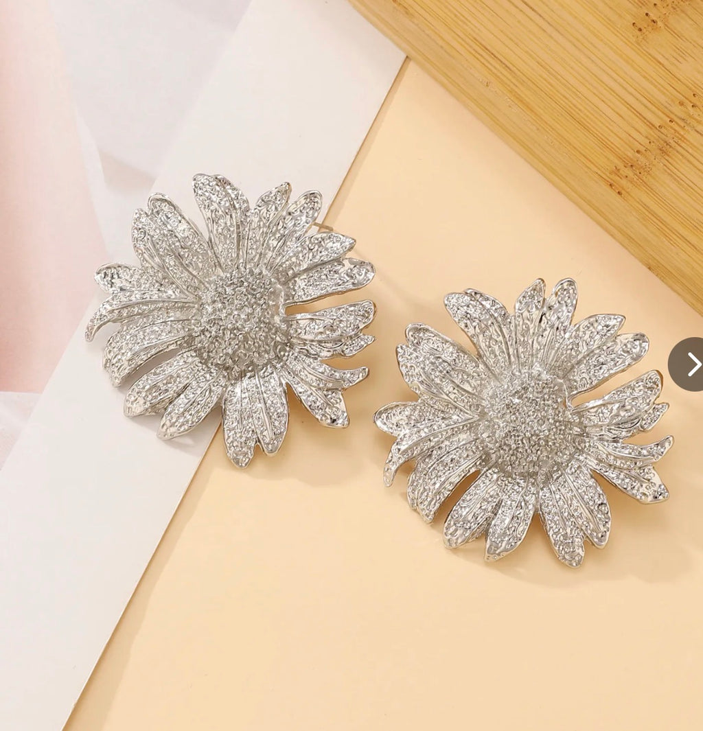 Daisy Stud Earrings B