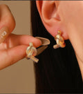Metal Knot Shape Gold B