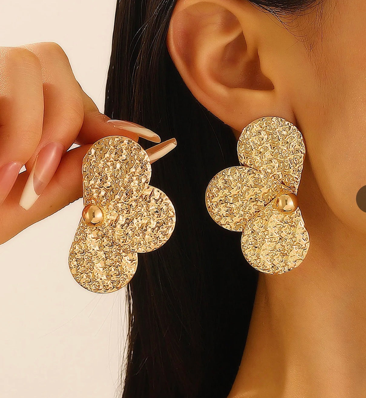 Hammered Leaf Clover Stud BC