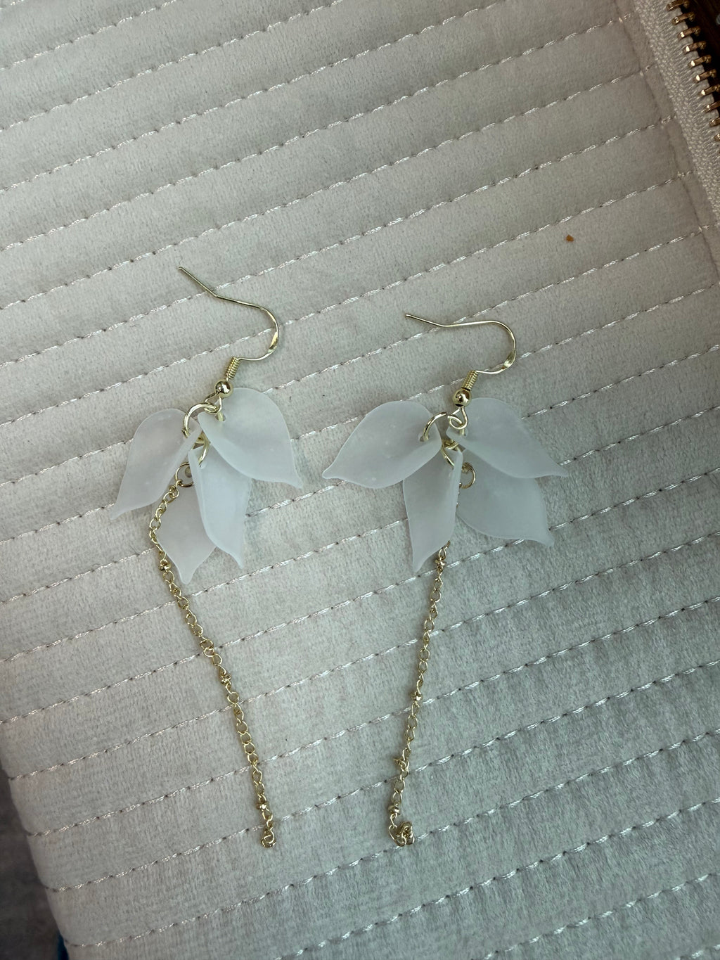 White Frosted Resin Petal Tassel