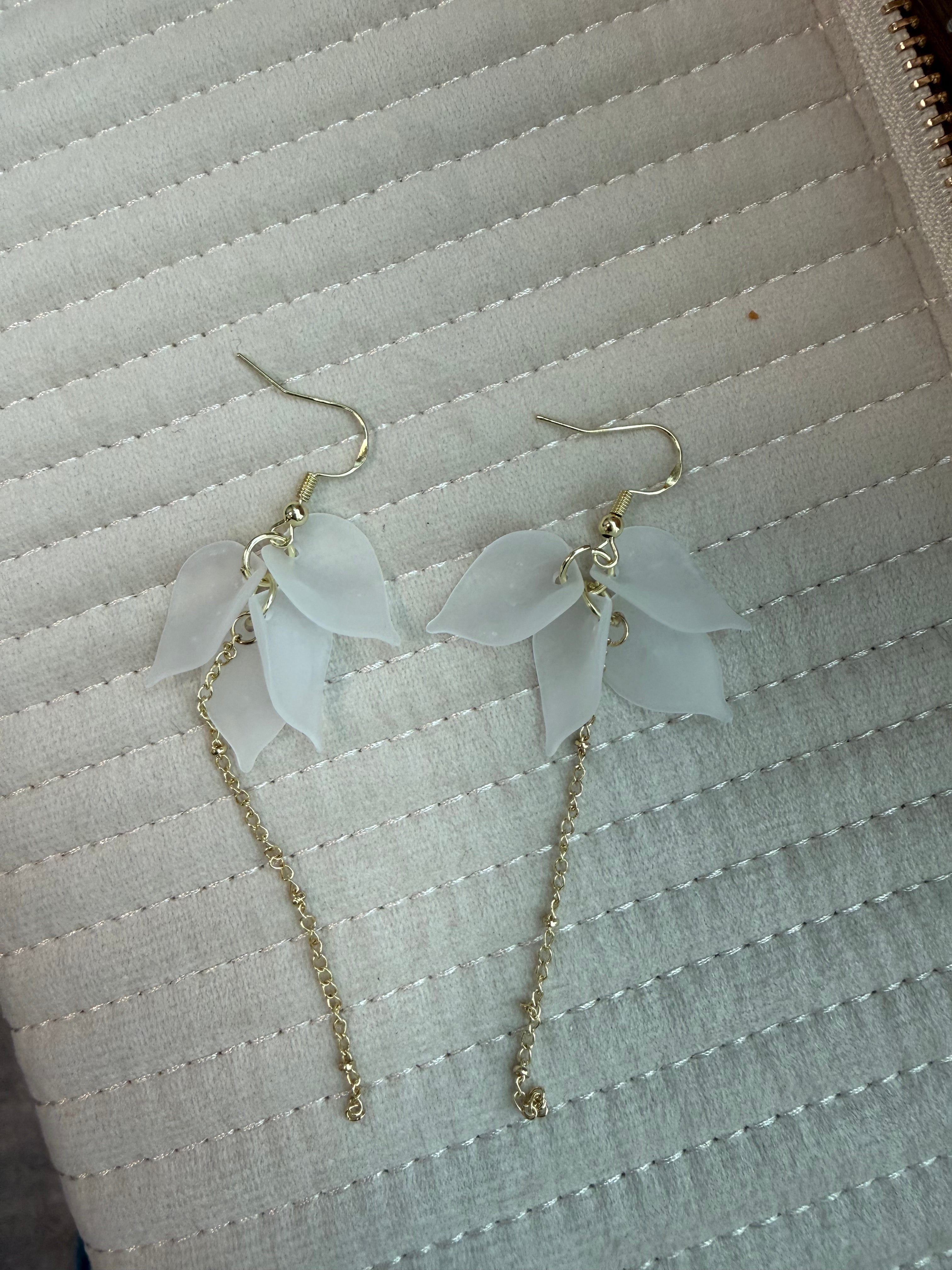 White Frosted Resin Petal Tassel