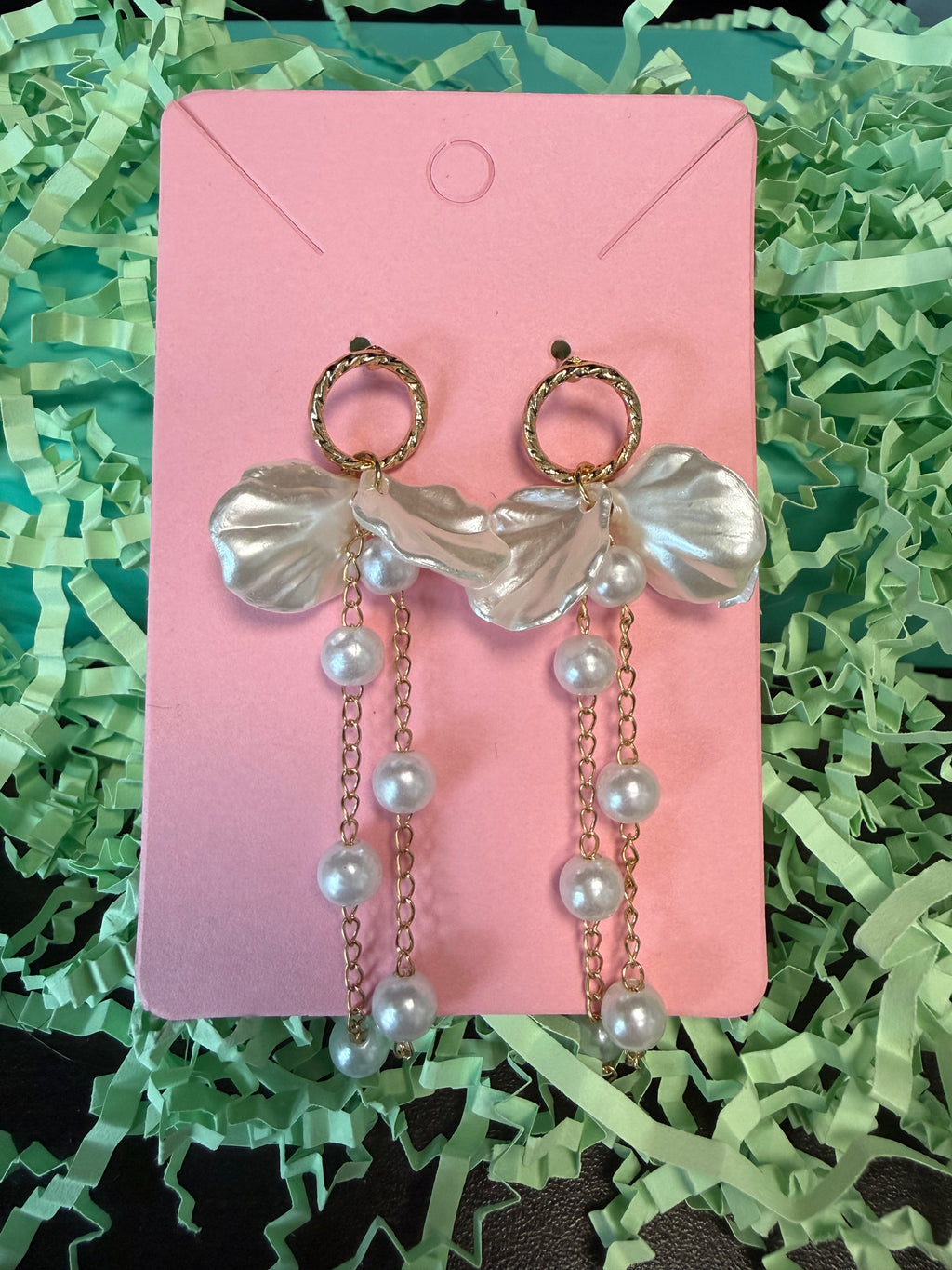 Pearlescent Petal Tassel Pear Drop