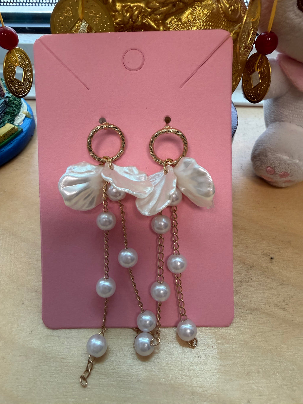 Pearlescent Petal Tassel Pear Drop