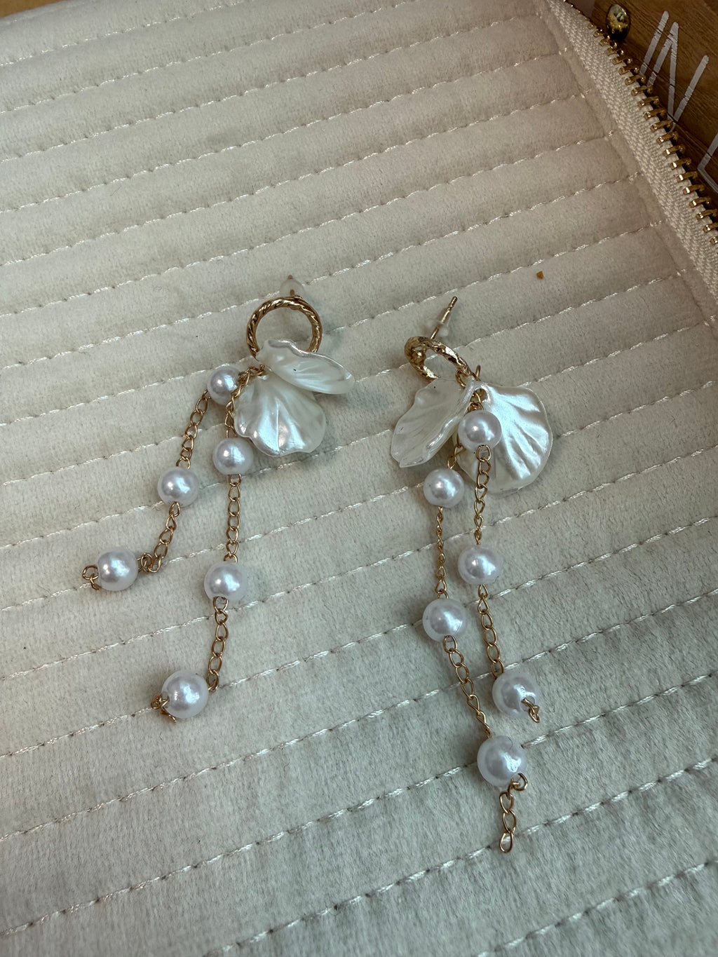 Pearlescent Petal Tassel Pear Drop