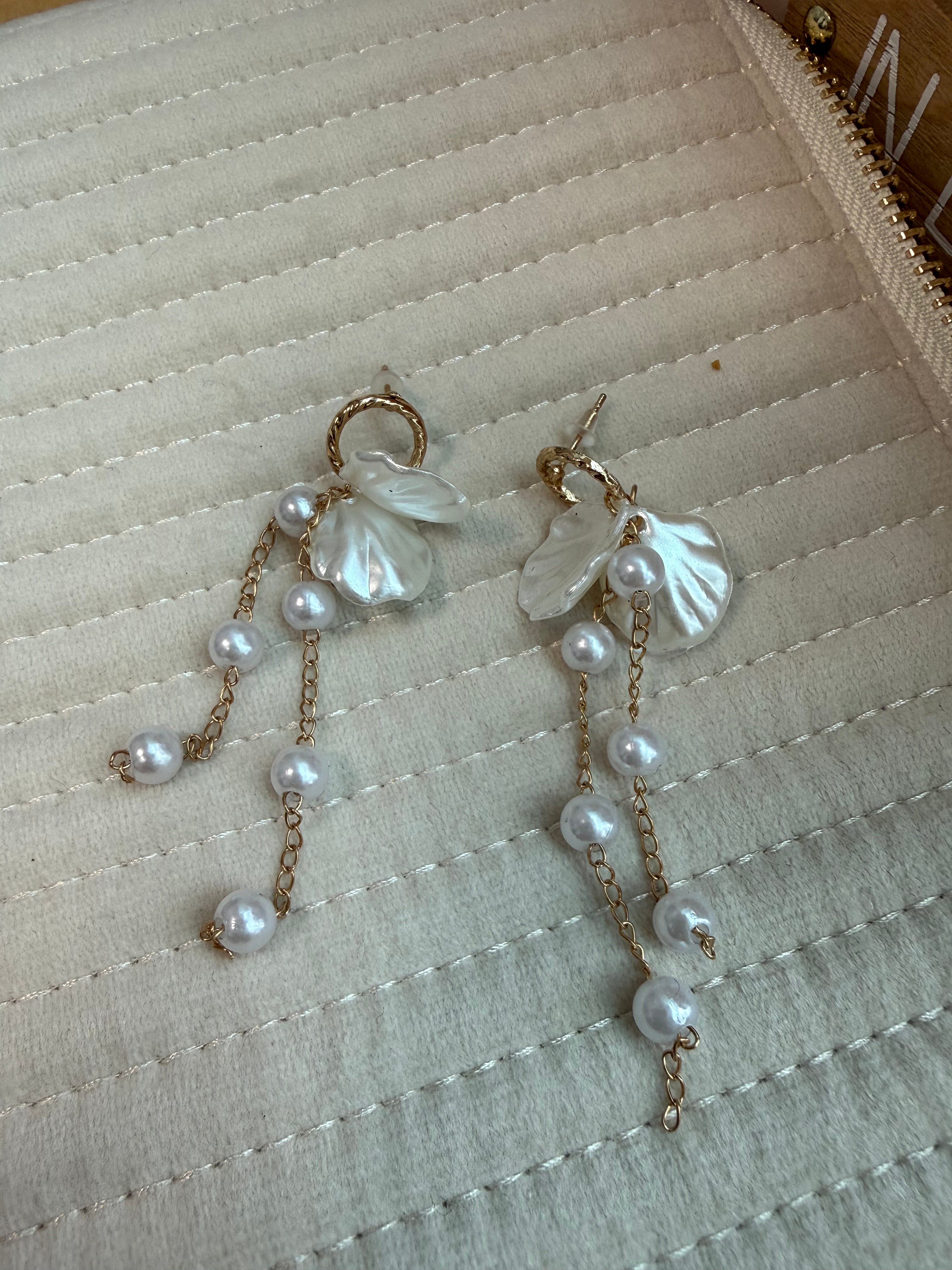 Pearlescent Petal Tassel Pear Drop