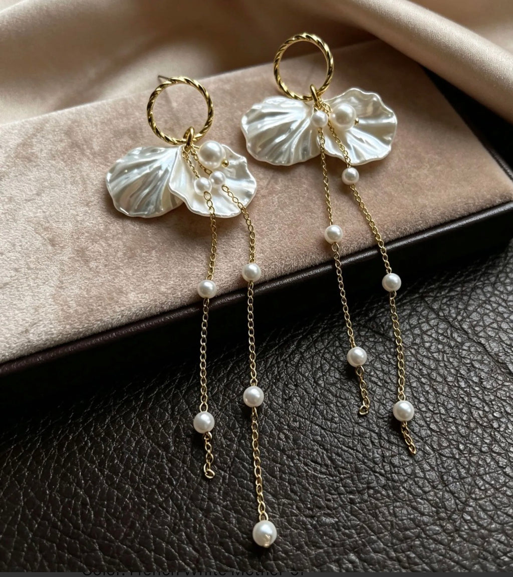Pearlescent Petal Tassel Pear Drop
