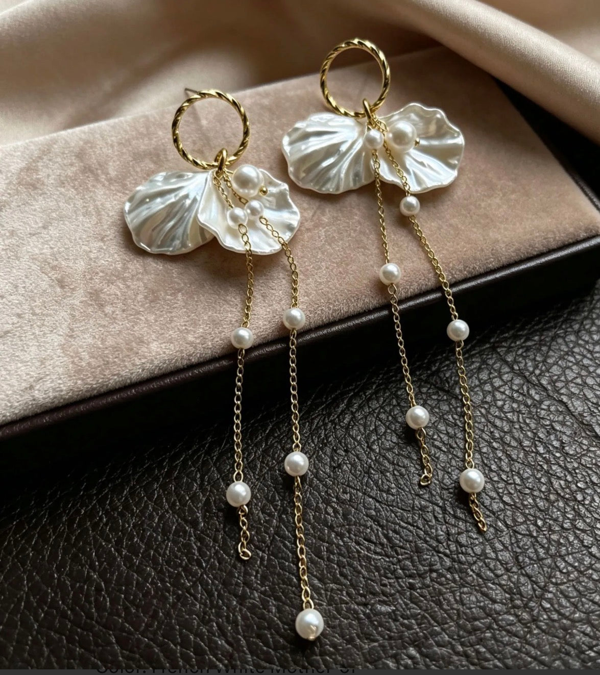Pearlescent Petal Tassel Pear Drop