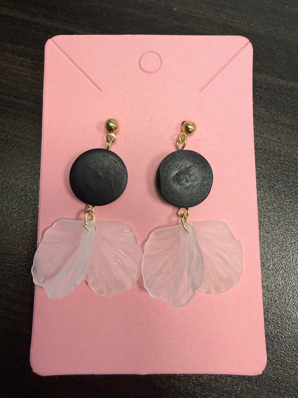 Black Round Piece White Double Petal