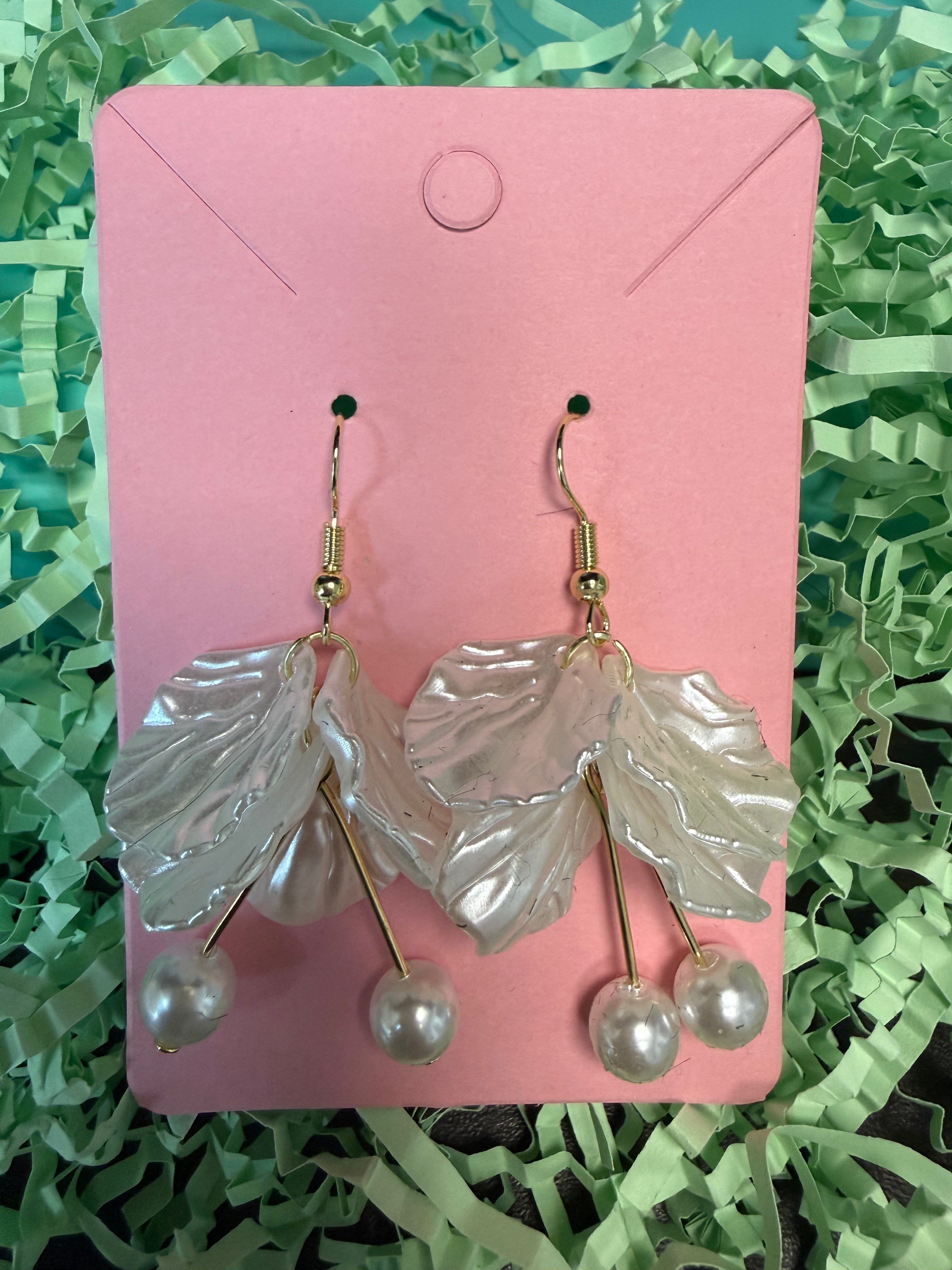 White Petal Pearl Tassel