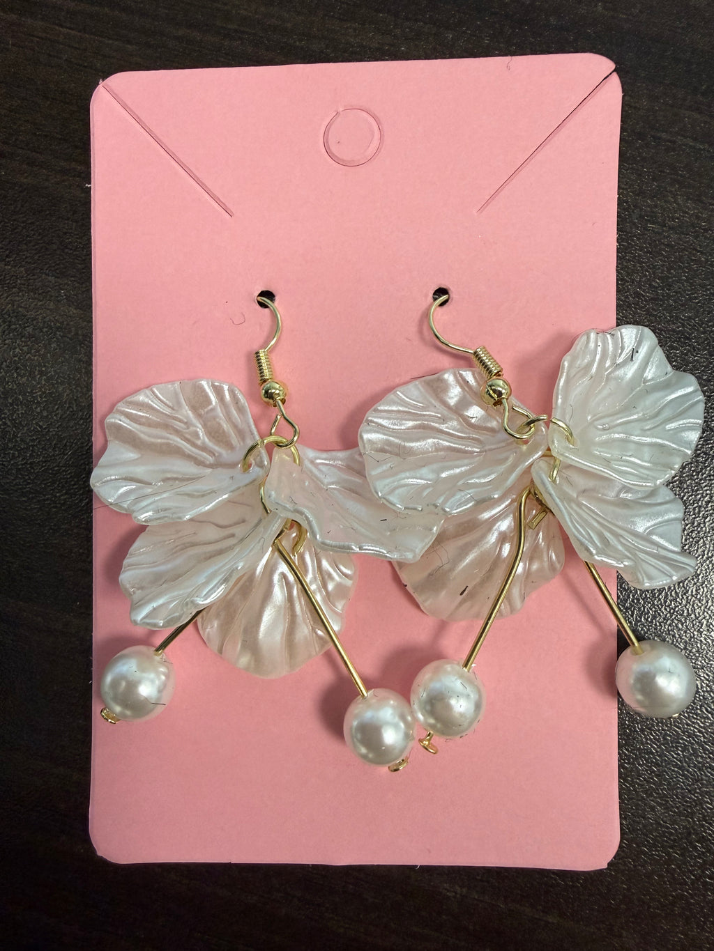 White Petal Pearl Tassel