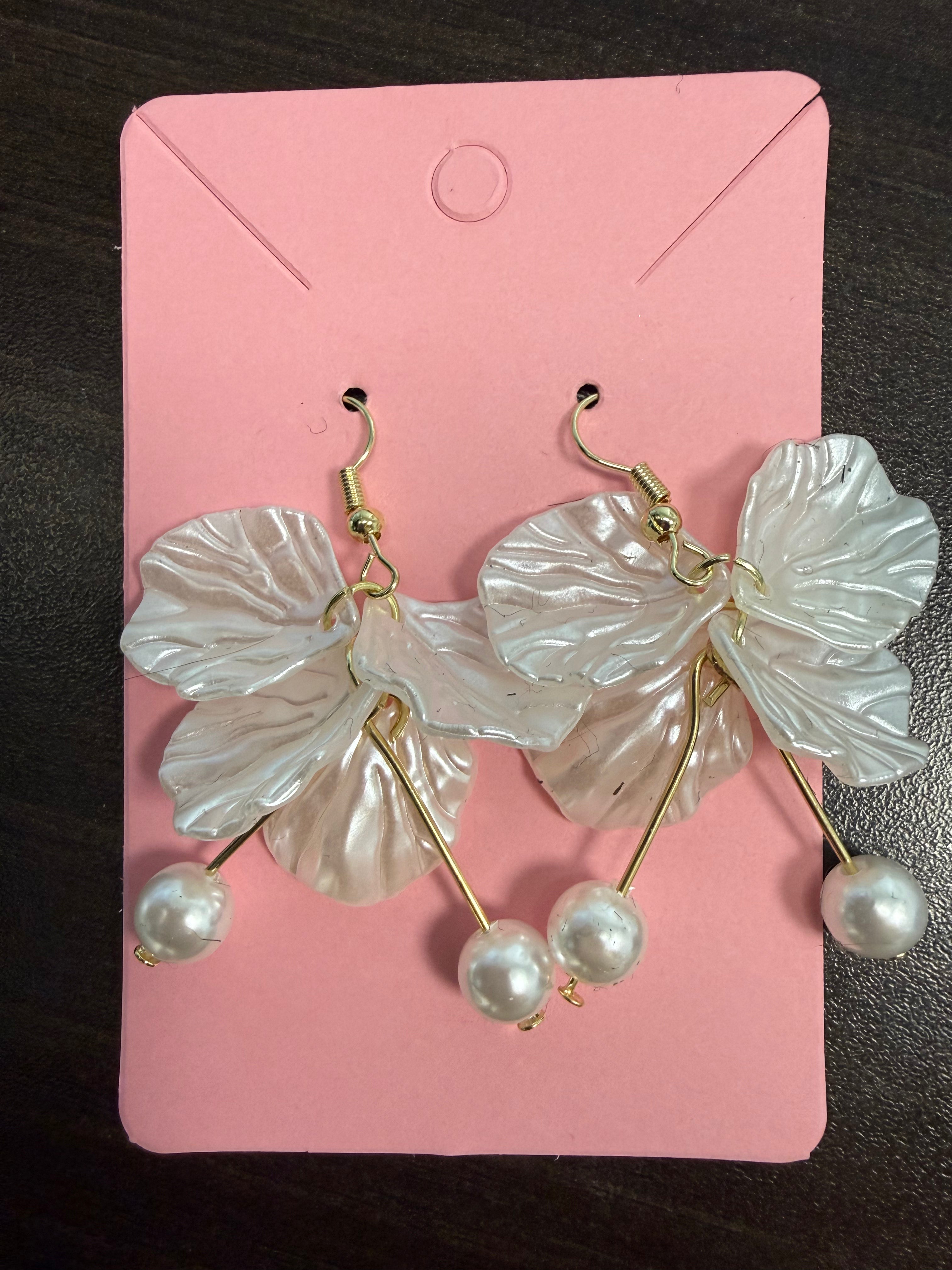 White Petal Pearl Tassel