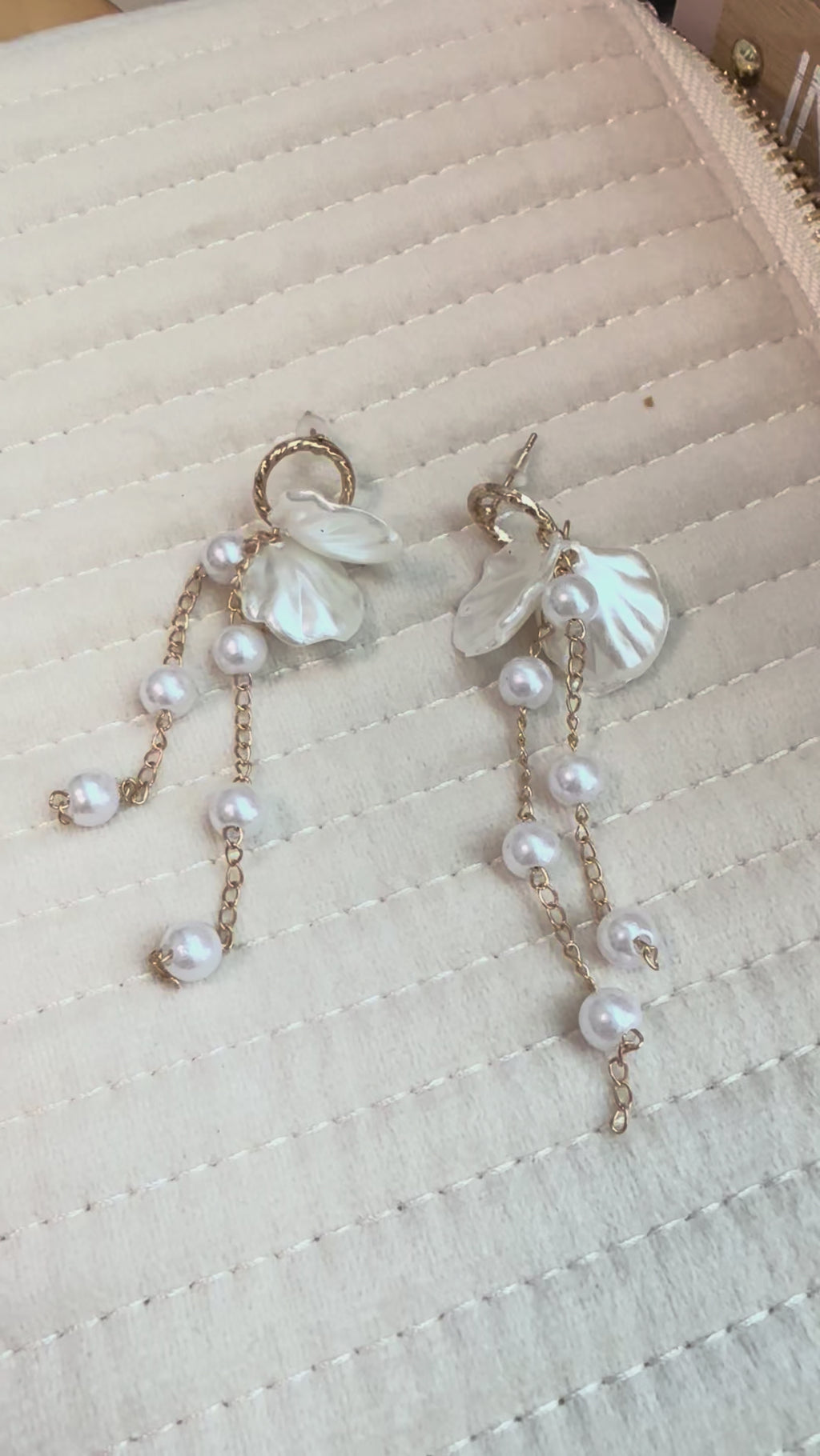 Pearlescent Petal Tassel Pear Drop